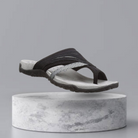 Schwarze Damen-Sandale mit ergonomischem Fußbett, rutschfester Sohle und modernem Design. Perfekt für Sommer, Strand und Freizeit.