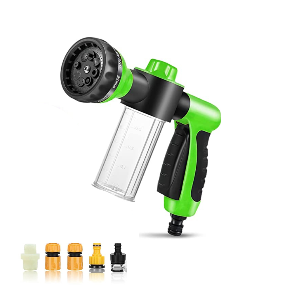 Grüne Gartenspritze mit einstellbarem Sprühkopf und transparentem Behälter. Inklusive Adapterset. Ideal für Gartenbewässerung und Autowäsche.