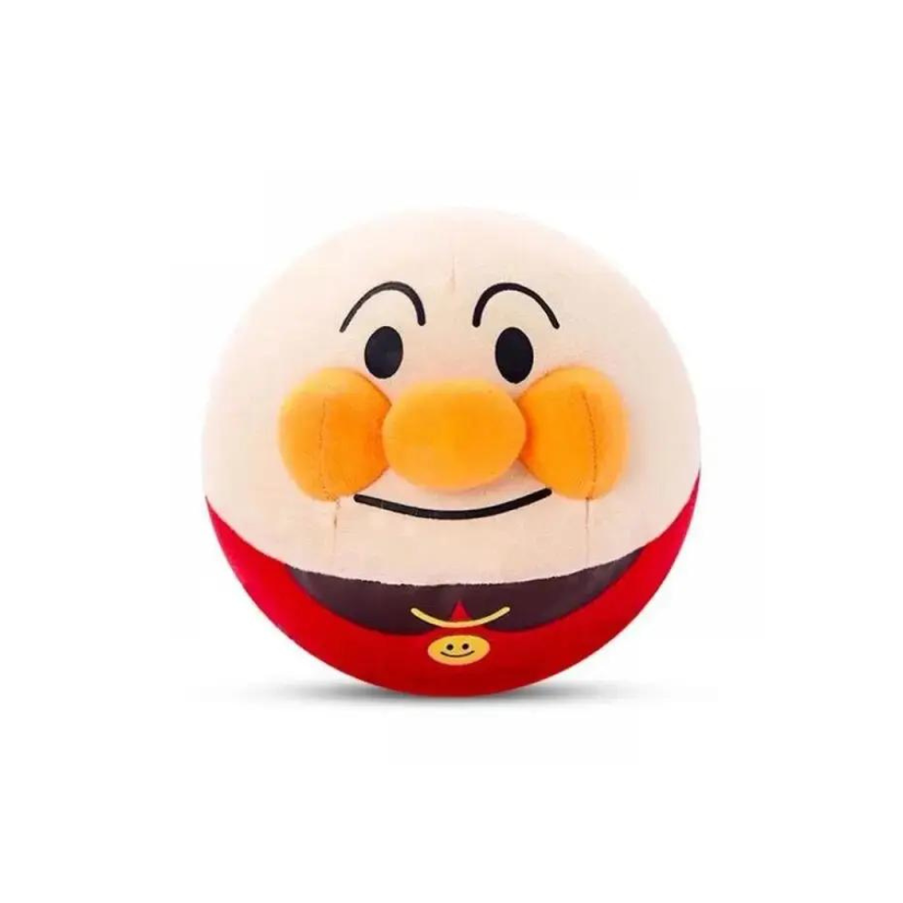 Runder Plüschball mit lächelndem Gesicht, roten Wangen und gelbem Knopf. Perfektes Kuscheltier für Kinder. Weiches Spielzeug, Geschenkidee.