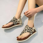 Damen-Sandalen mit Leopardenmuster, flach, bequem, modisch, ideal für Sommer, Strand, Freizeit. Hochwertige Materialien, rutschfeste Sohle.