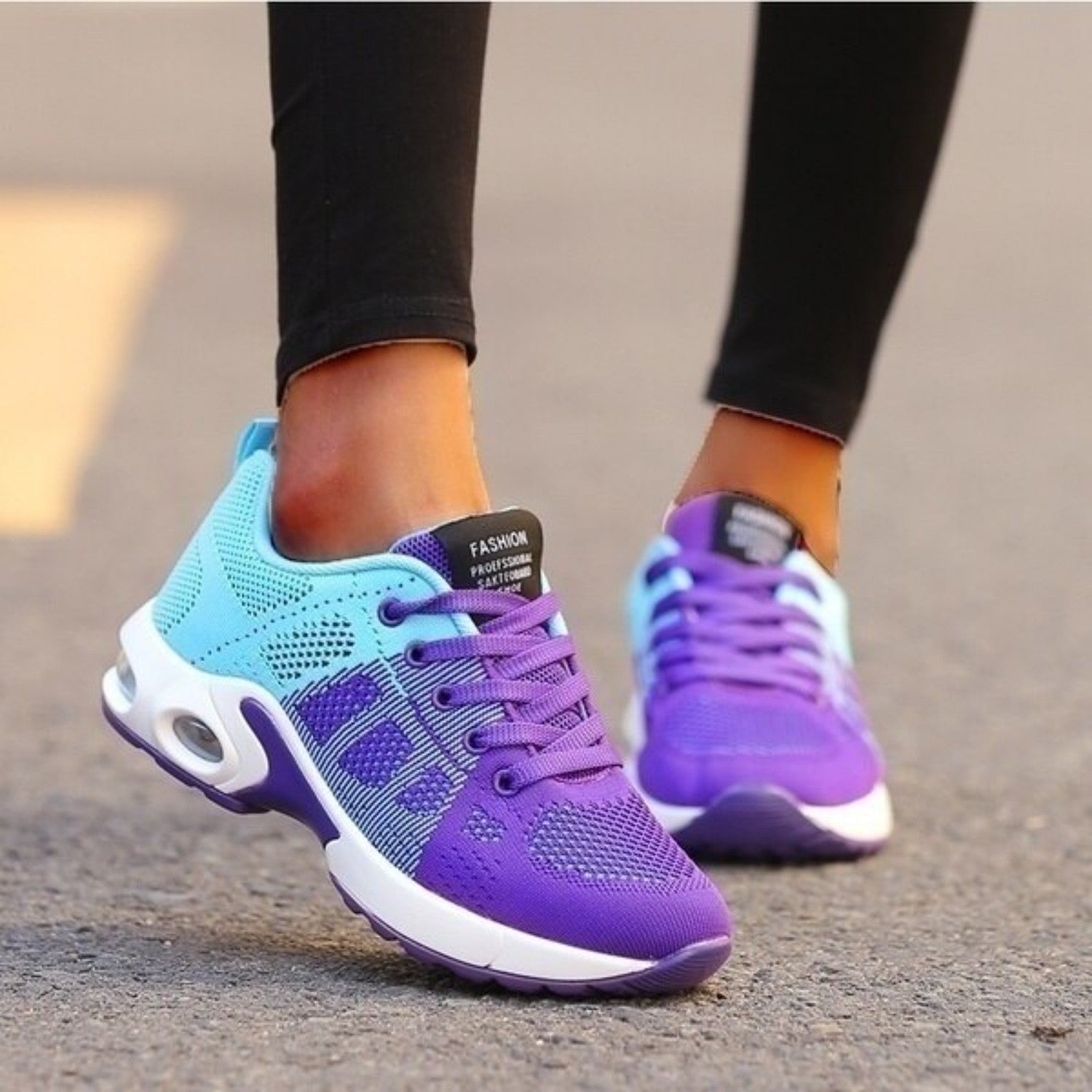 Damen-Sneaker in Lila und Blau, atmungsaktiv, modisch, ideal für Sport und Freizeit. Bequeme Turnschuhe mit rutschfester Sohle.