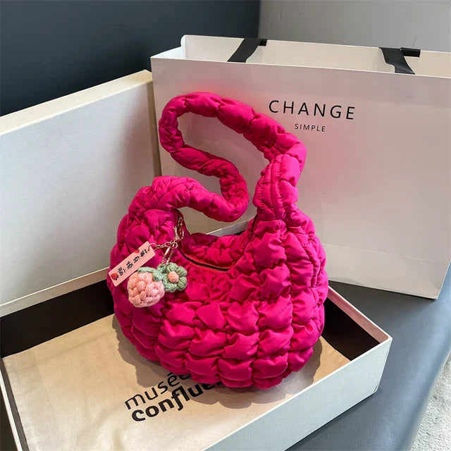Rosa gesteppte Schultertasche für Damen, 2023, mit Rüschen, große Kapazität, modisch, vielseitig, ideal für Alltag und Reisen.