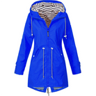 Damen-Regenmantel in leuchtendem Blau mit Kapuze und Kordelzug, wasserdicht, ideal für Outdoor-Aktivitäten. Modisch und funktional.