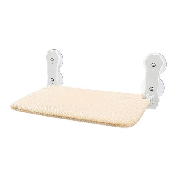 Katzenfensterliege in Beige mit Saugnäpfen, ideal für Katzen, die gerne in der Sonne entspannen. Robuste Konstruktion, einfache Montage.