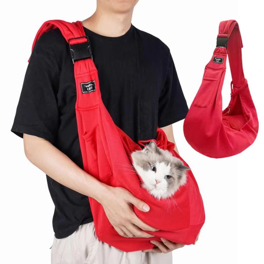 Rote Katzentragetasche, ideal für Haustiertransport. Bequem, stilvoll und praktisch für Katzenliebhaber. Perfekt für unterwegs.