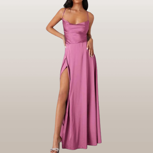 Elegantes rosa Abendkleid mit Spaghettiträgern und hohem Beinschlitz. Perfekt für formelle Anlässe und modische Events.