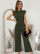 Damen Jumpsuit in Olivgrün mit Gürtel, ärmellos, elegantes Design. Perfekt für Sommermode, Freizeitkleidung, stilvolle Outfits.