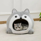Katzenbett in Form eines grauen Hundes, Plüschmaterial, gemütlich, für Haustiere, Innenbereich.