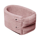Rosa gestricktes Katzenbett, gemütlich und stilvoll, ideal für Haustiere. Perfektes Accessoire für Katzenliebhaber, bequem und dekorativ.