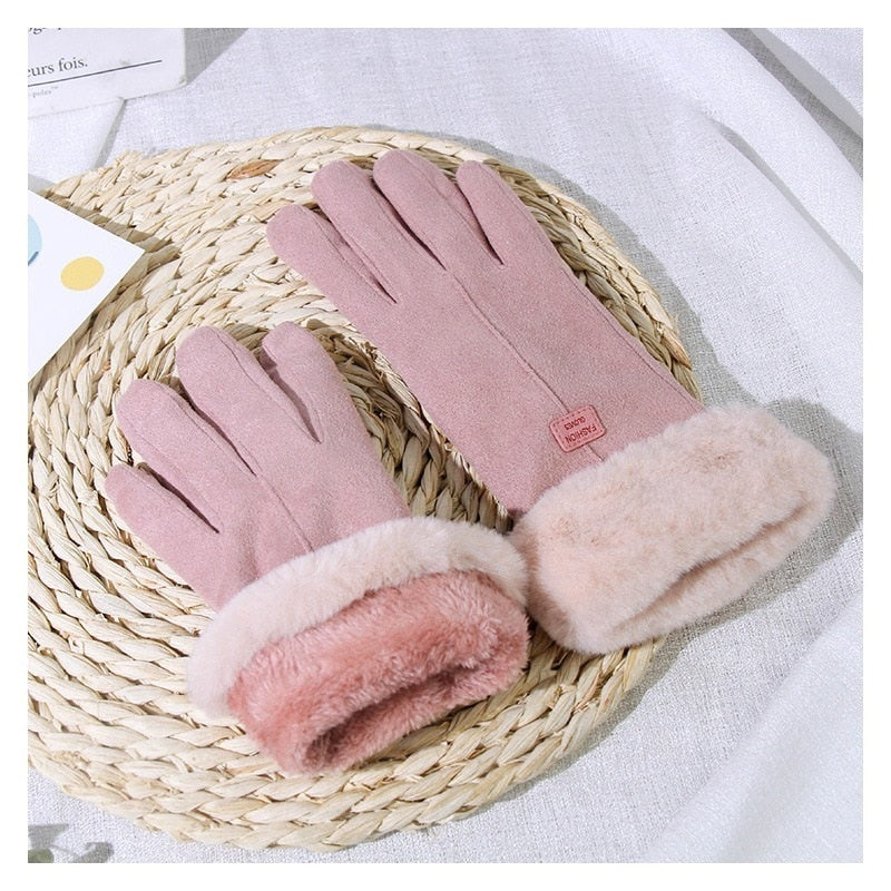 Damenhandschuhe aus rosa Wildleder mit weichem Kunstfellfutter, elegant und warm, ideal für Wintermode und stilvolle Accessoires.