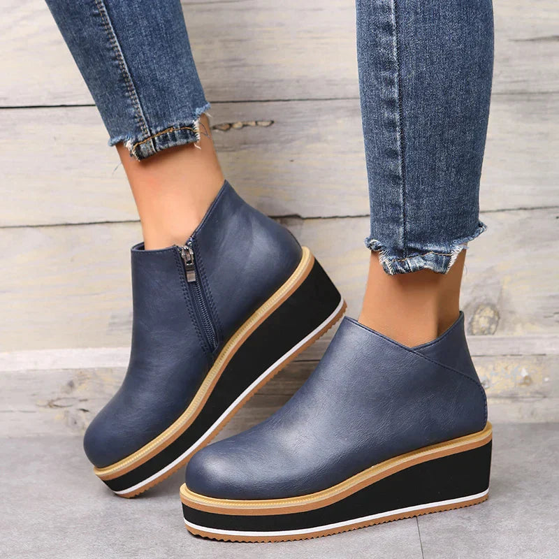 Damen Plateau-Sneaker in Blau, modisch und bequem, mit Reißverschluss. Perfekt für Freizeit und Alltag. Trendige Schuhe für jede Jahreszeit.