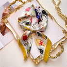 Seidenschal mit Katzenmotiv, farbenfroh und stilvoll, ideal als modisches Accessoire. Perfekt für Damenmode, Geschenkideen und elegante Outfits.
