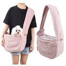 Rosa Hundetragetasche aus Cord mit verstellbarem Gurt, ideal für kleine Hunde.