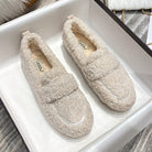 Damen Hausschuhe aus Plüsch, beige, warm und gemütlich, ideal für den Winter. Perfekt für Komfort und Stil zu Hause.