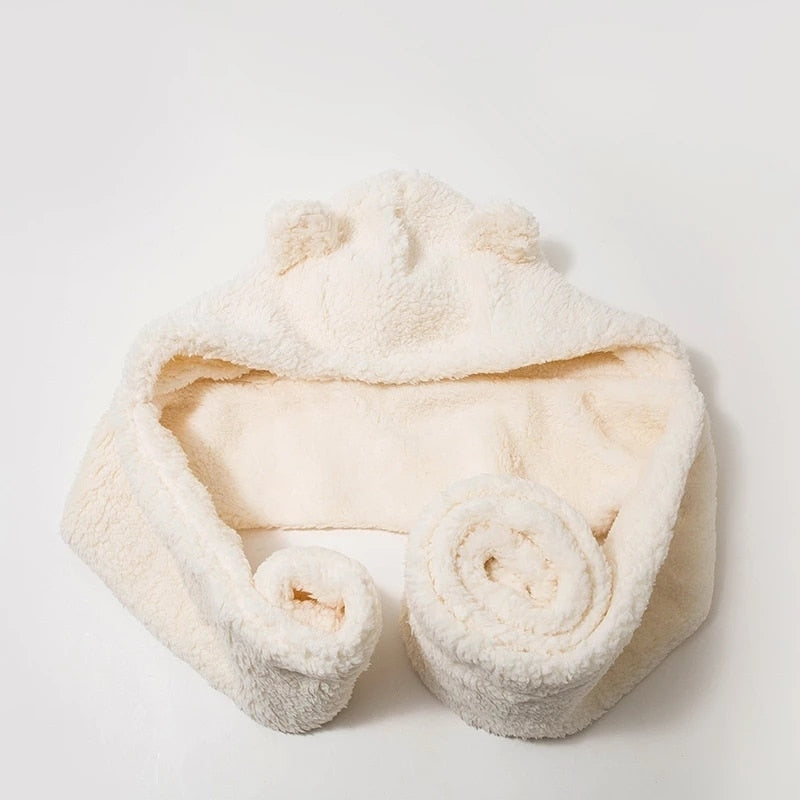 Weiches, flauschiges Kapuzenhandtuch für Babys, cremefarben, mit niedlichen Ohren. Perfekt für empfindliche Haut, ideal als Geschenk.