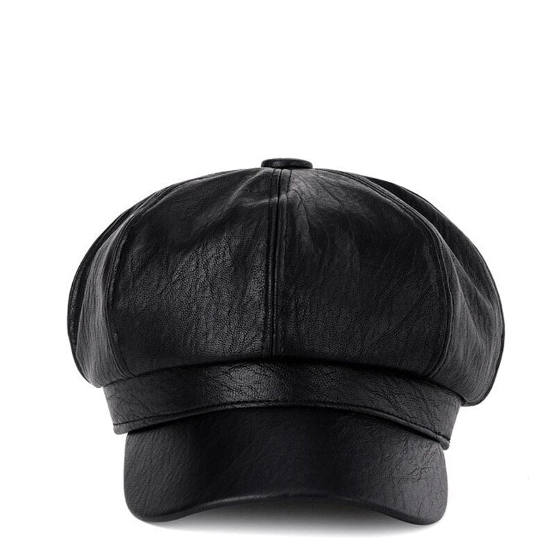 Schwarze Leder-Baker-Boy-Mütze, stilvoll und zeitlos, ideal für modische Outfits. Perfekt für Herbst- und Wintertrends. Unisex-Design.