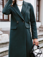 Eleganter Damenmantel in Dunkelgrün, ideal für Herbstmode. Stilvoller Look mit Knopfleiste und klassischem Schnitt. Perfekt für Business und Freizeit.