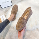 Damen Hausschuhe aus Plüsch, warm und bequem, ideal für den Winter. Flauschige Pantoffeln, rutschfest, in modischem Design.
