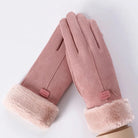 Damenhandschuhe aus rosa Wildleder mit weichem Kunstfellfutter, elegant und warm, ideal für Wintermode und stilvolle Accessoires.