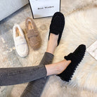 Damen-Slipper aus Plüsch in Schwarz, Beige und Weiß, bequem und stilvoll, ideal für Herbst und Winter. Perfekt für lässige Outfits.