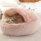 Kuscheliges rosa Katzenbett aus Plüsch, ideal für Haustiere, gemütlich und warm.
