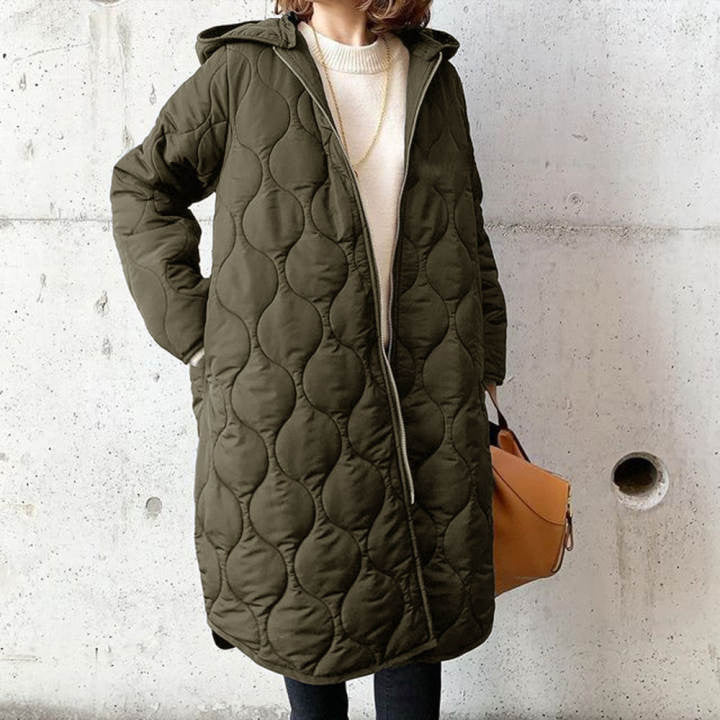 Damen Wintermantel, olivgrün, gesteppt, mit Kapuze. Modischer, warmer Parka für kalte Tage. Ideal für Herbst und Winter.