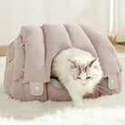 Katzenbett aus Plüsch, beige, mit Katze, gemütlich, Haustierbett, waschbar, für Katzen und kleine Hunde.