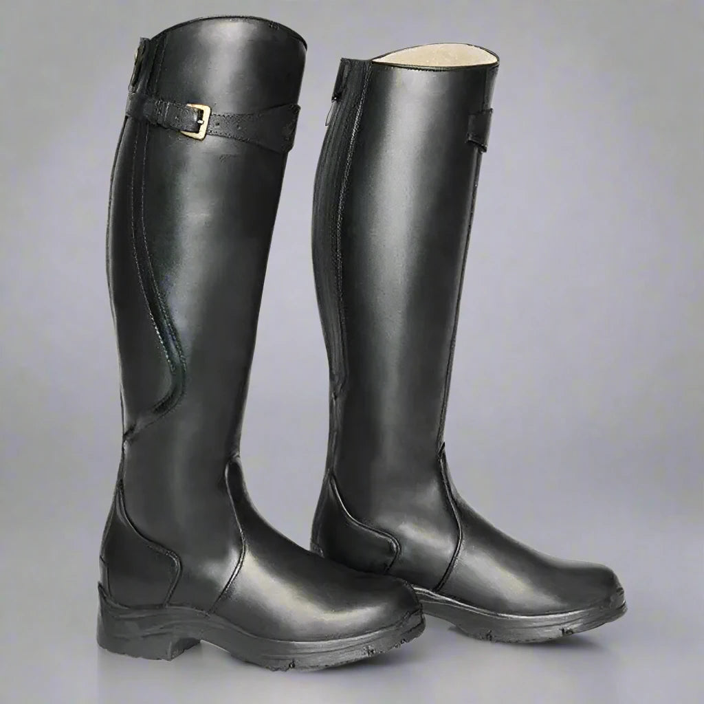 Schwarze Reitstiefel aus Leder, knielang, mit Schnalle. Ideal für Reitsport, langlebig und stilvoll. Perfekte Passform und Komfort.