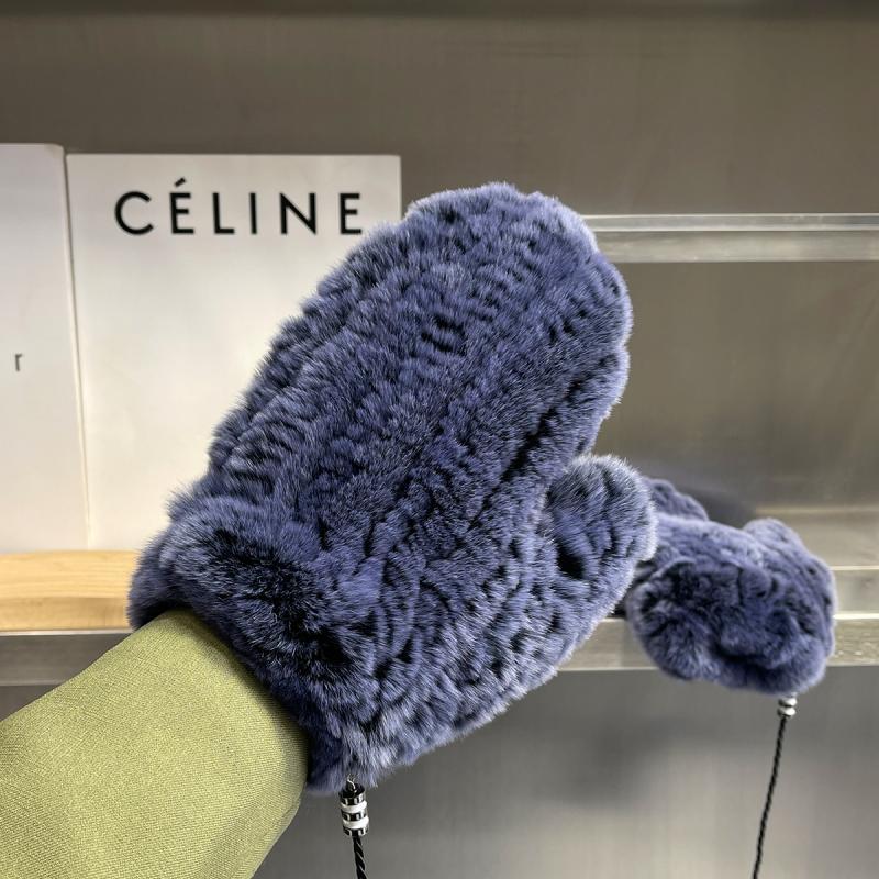 Blaue Pelzhandschuhe, luxuriös und weich, ideal für kalte Wintertage. Perfekt für stilvolle Mode-Liebhaber. Hochwertige Winteraccessoires.