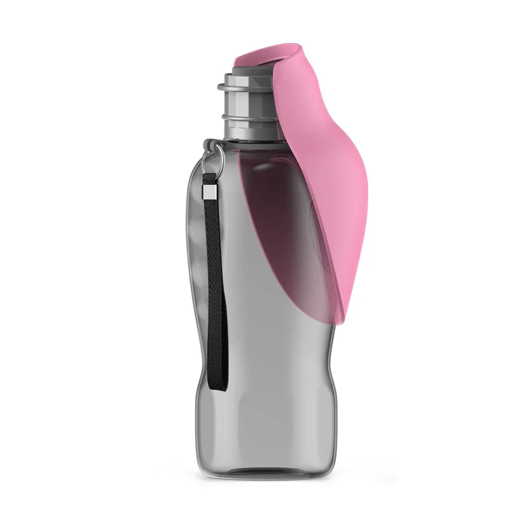 Transparente Trinkflasche mit rosa Silikonverschluss, BPA-frei, ideal für Sport und Outdoor.