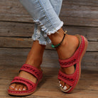 Rote Sandalen mit zwei Riemen, handgefertigt, bequem, ideal für Sommermode. Perfekt kombiniert mit Jeans. Damen-Sommerschuhe, trendig.