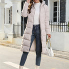 Damen Wintermantel, beige, lang, mit Kapuze. Perfekt für kalte Tage. Modisch und warm, ideal für Herbst und Winter. Eleganter Look.