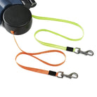 Hundeleine mit zwei reflektierenden Bändern, orange und gelb, ausziehbar, mit Karabinerhaken.
