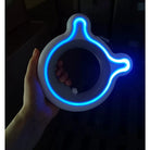 Leuchtender LED-Hundespielzeugring, blau, rund, interaktiv, robustes Material.