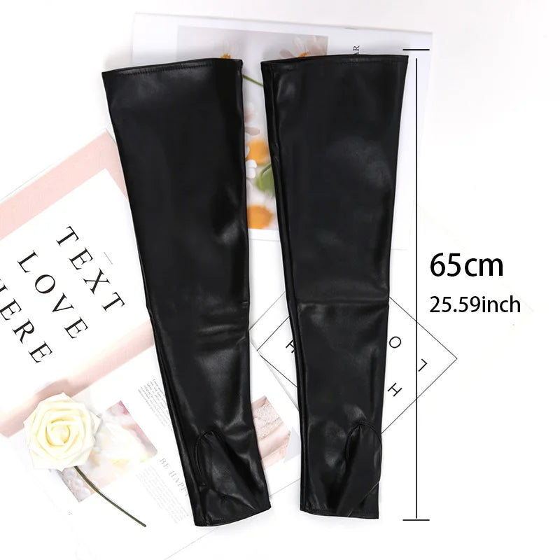 Schwarze, lange Kunstleder-Handschuhe, 65 cm, elegant und stilvoll, ideal für Mode-Accessoires, Abendgarderobe und besondere Anlässe.