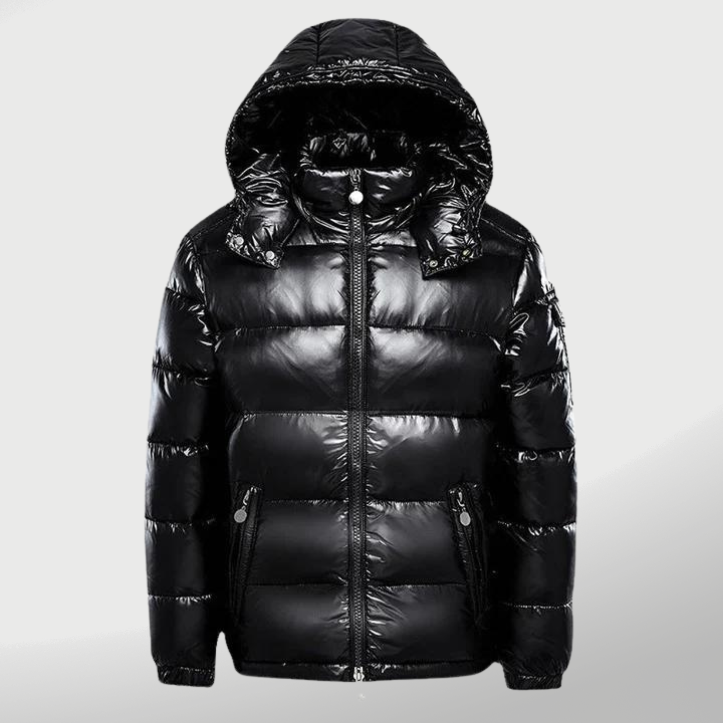 Schwarze Daunenjacke mit Kapuze, glänzendem Finish und Reißverschlusstaschen. Perfekt für Wintermode, warm und stilvoll.