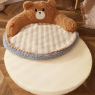 Kuscheliges Bärenkissen, braun, rund, Plüsch, für Kinderzimmer, Dekoration, gemütlich, weich.