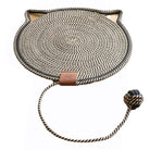 Katzenspielmatte aus Seil, rund, beige-schwarz, mit Ball, langlebig, interaktives Katzenspielzeug.