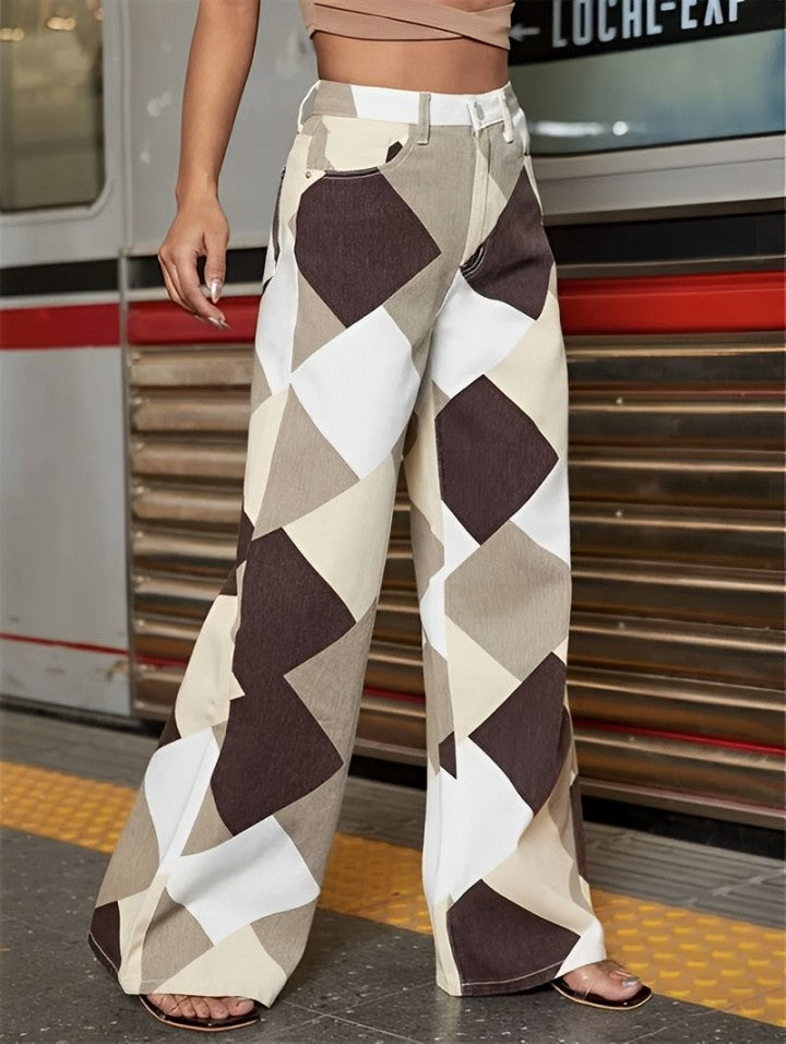 Damenhose mit geometrischem Muster, weite Passform, modisch, Streetwear, beige und braun, ideal für trendige Outfits und urbanen Stil.