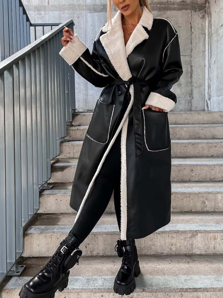 Damen-Lederjacke mit weißem Lammfellfutter, Gürtel und großen Taschen. Perfekt für Herbstmode, stilvoll und warm. Trendige Damenbekleidung.