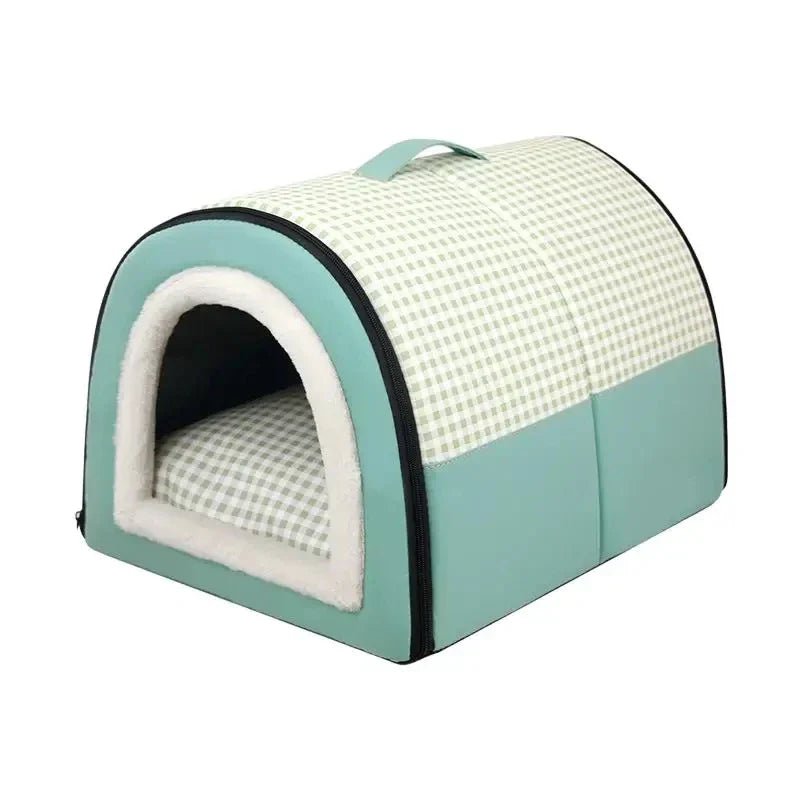 Grünes Katzenbett aus Stoff mit kariertem Muster und weichem Innenfutter, tragbar und gemütlich.