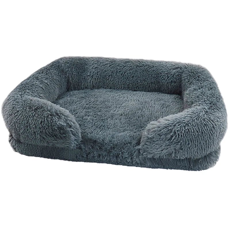 Graues, flauschiges Hundebett, rechteckig, aus Plüsch, ideal für Haustierkomfort und Entspannung.