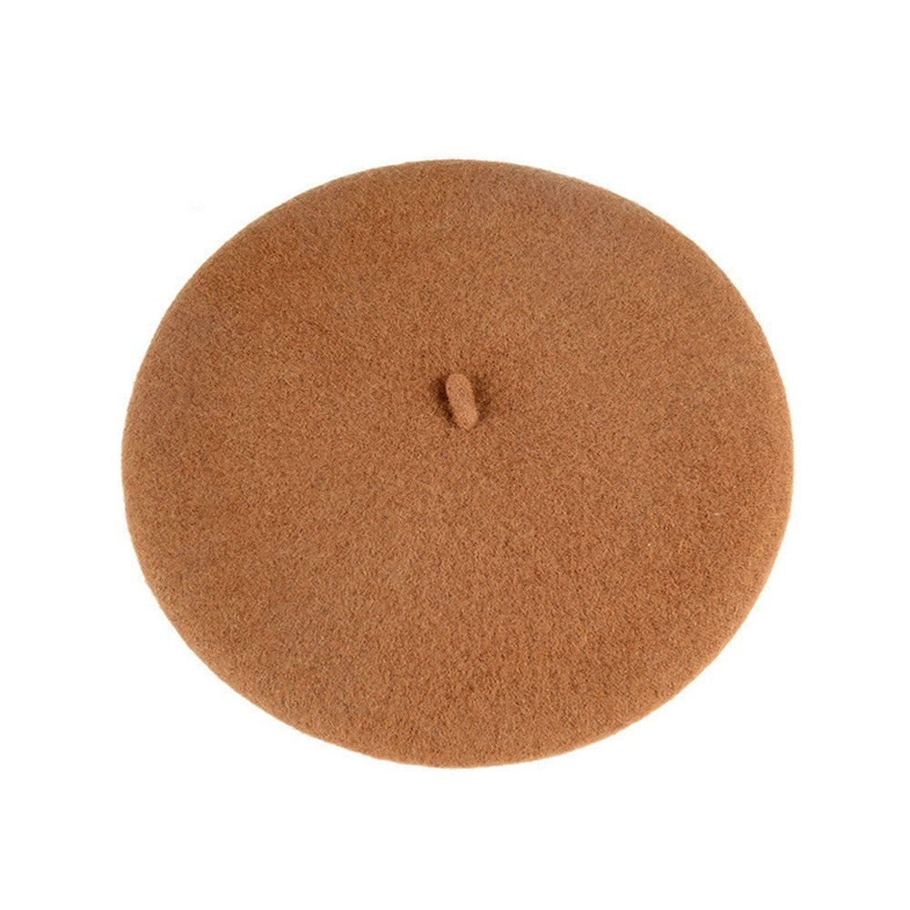 Braune Baskenmütze aus Wolle, klassisches französisches Design, modisches Accessoire, ideal für Herbst und Winter, stilvoll und zeitlos.