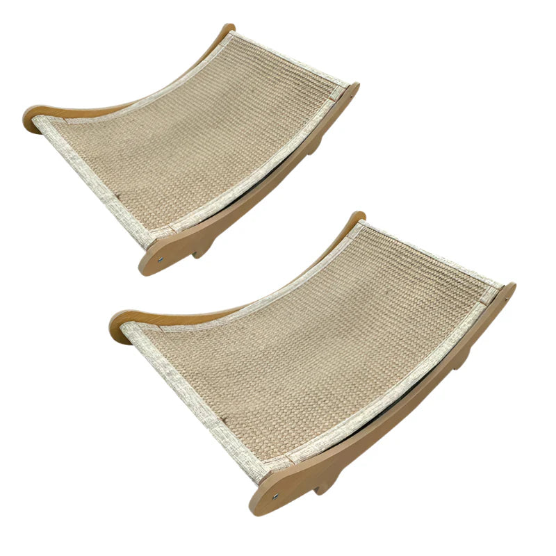 Zwei beige Katzenkratzbretter aus Sisal, gebogenes Design, ideal für Krallenpflege.
