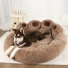 Hundebett in Tatzenform, braun, flauschig, für kleine Hunde, gemütlich, modernes Design.