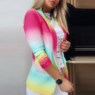 Farbverlauf Blazer Damen, modisch, elegant, mit Spitzenbluse kombiniert. Perfekt für Büro und Freizeit. Trendige Damenmode, stilvoll und modern.