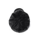 Schwarze Leder-Baker-Boy-Mütze, stilvoll und zeitlos, ideal für modische Outfits. Perfekt für Herbst- und Wintermode. Hochwertiges Accessoire.