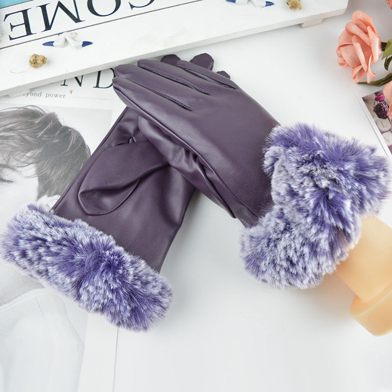 Damenhandschuhe aus lila Leder mit flauschigem Kunstpelzbesatz, elegant und warm, ideal für Wintermode und stilvolle Accessoires.