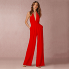 Eleganter roter Jumpsuit für Damen, ärmellos mit tiefem V-Ausschnitt, ideal für Abendmode und besondere Anlässe. Trendige Damenbekleidung.