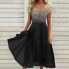 Elegantes schwarzes Abendkleid mit glitzerndem Pailletten-Oberteil und fließendem Rock, ideal für festliche Anlässe und Partys.
